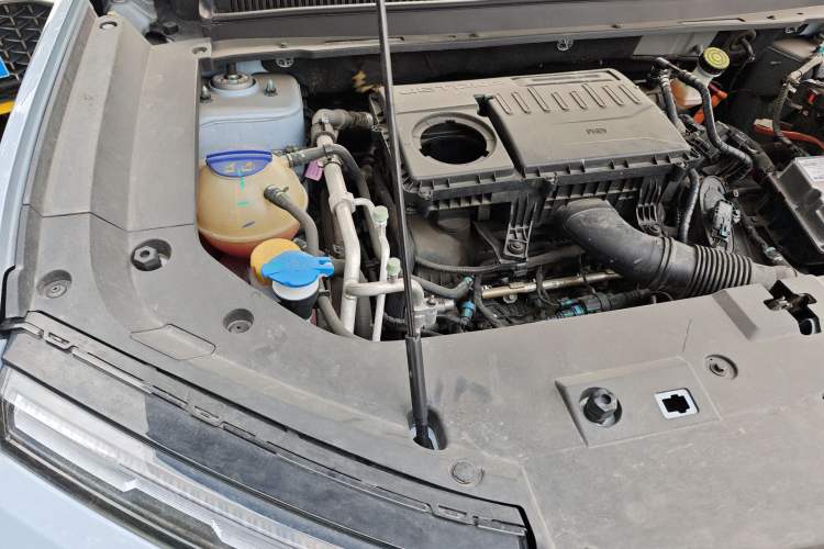 Used JETOUR Dashing i-DM 2023 1.5T DHT Lightning Engine Bay Right