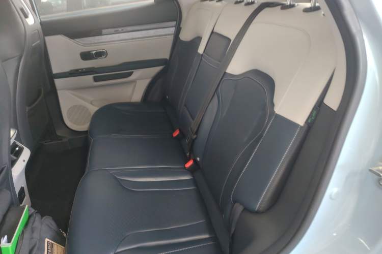 Used JETOUR Dashing i-DM 2023 1.5T DHT Lightning 02 Left Rear Seat