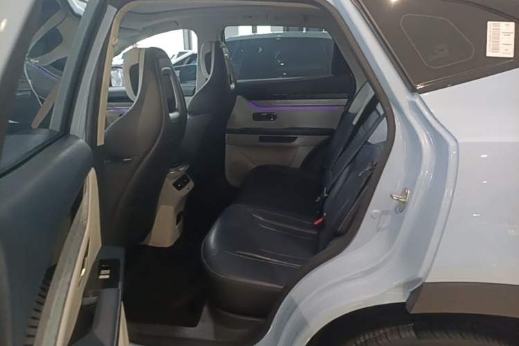 Used JETOUR Dashing i-DM 2023 1.5T DHT Lightning 02 Left Rear Seat