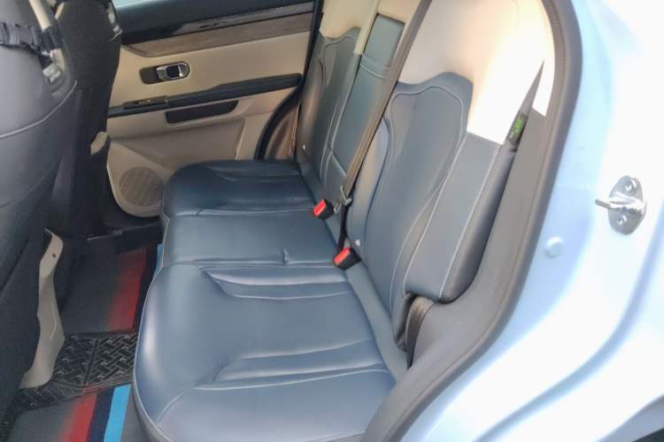 Used JETOUR Dashing i-DM 2023 1.5T DHT Lightning 02 Left Rear Seat