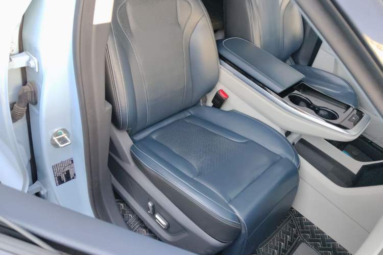 Used JETOUR Dashing i-DM 2023 1.5T DHT Lightning 02 Right Front Seat