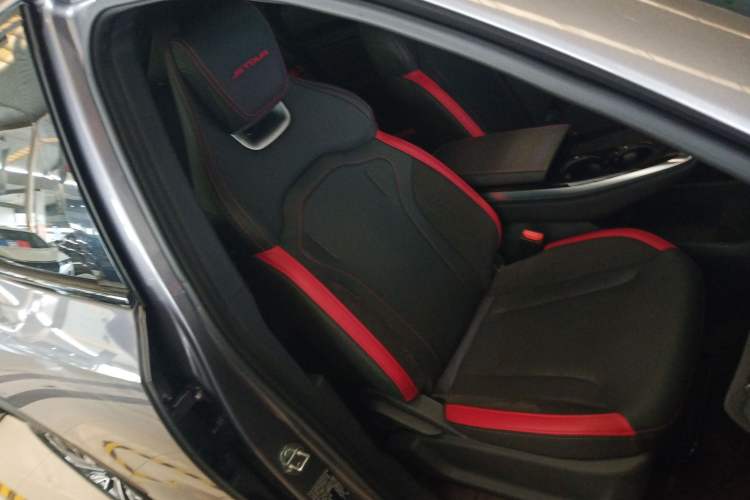 Used JETOUR Dashing i-DM 2023 1.5T DHT Lightning Right Front Seat