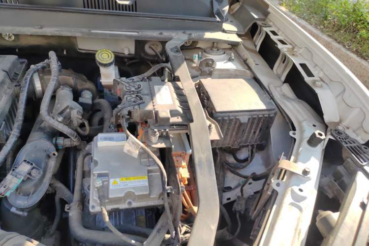 Used JETOUR Dashing i-DM 2023 1.5T DHT Lightning 01 Engine Bay Left