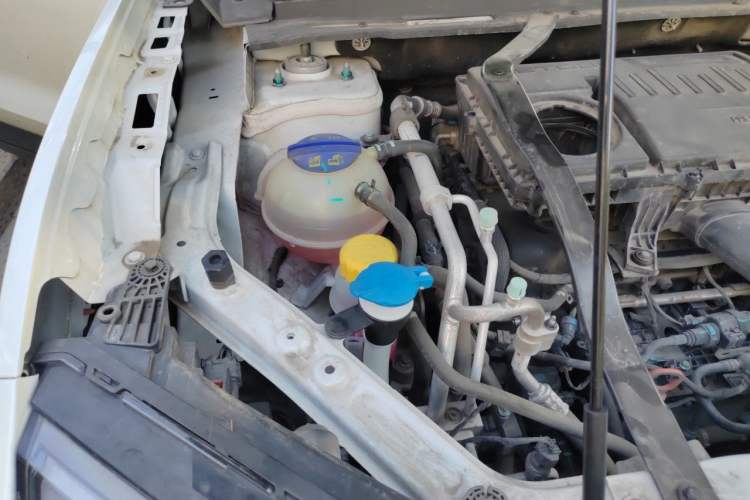 Used JETOUR Dashing i-DM 2023 1.5T DHT Lightning 01 Engine Bay Right
