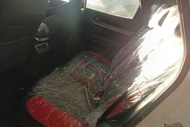 Used JETOUR Dashing i-DM 2023 1.5T DHT Lightning 02 Interior 4