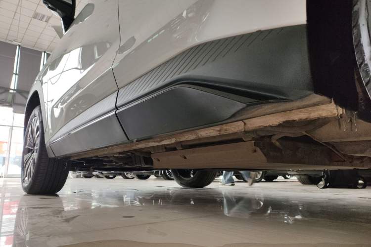 Used JETOUR Dashing i-DM 2023 1.5T DHT Lightning Left Side Sill