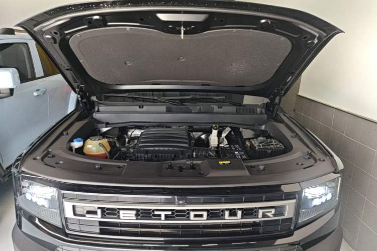 Used JETOUR Freelander 2025 2.0TD Automatic XWD Conqueror Engine Bay