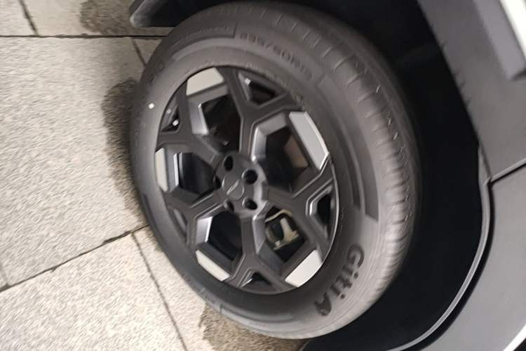 Used JETOUR Freelander 2025 2.0TD Automatic XWD Conqueror Right Rear Wheel Hub