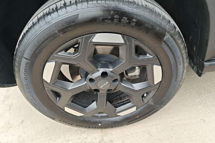 Used JETOUR Freelander 2025 2.0TD Automatic XWD Conqueror Right Rear Wheel Hub