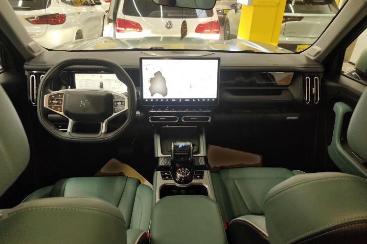 Used JETOUR Freelander 2025 2.0TD Automatic XWD Conqueror Center Console