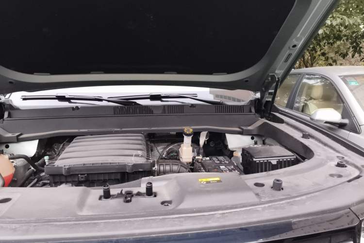 Used JETOUR Freelander 2025 2.0TD Automatic XWD Conqueror Engine Bay Left