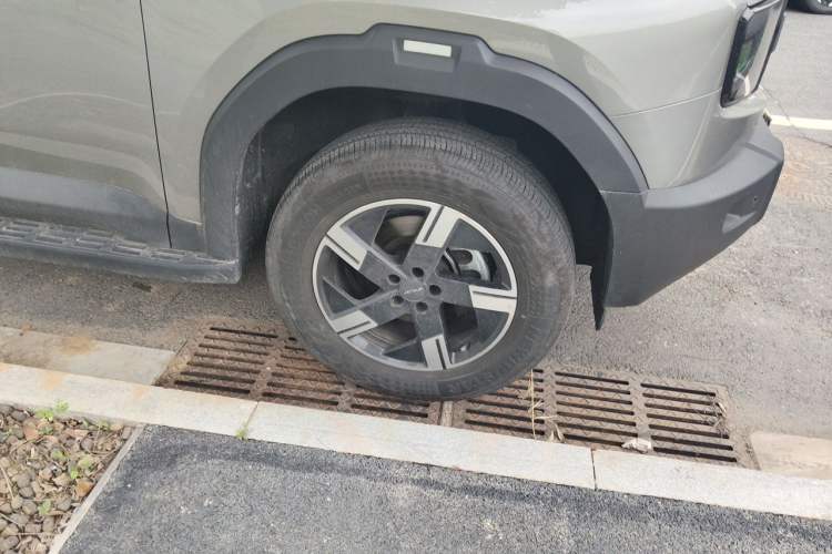 Used JETOUR Freelander 2025 1.5TD DCT Discovery Right Front Wheel Hub