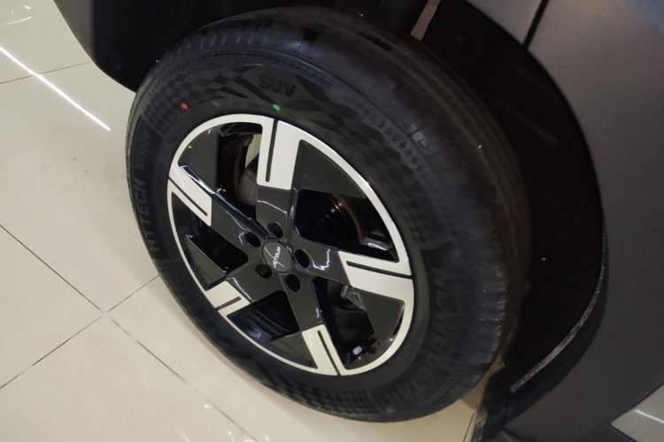 Used JETOUR Freelander 2025 1.5TD DCT Discovery Right Rear Wheel Hub
