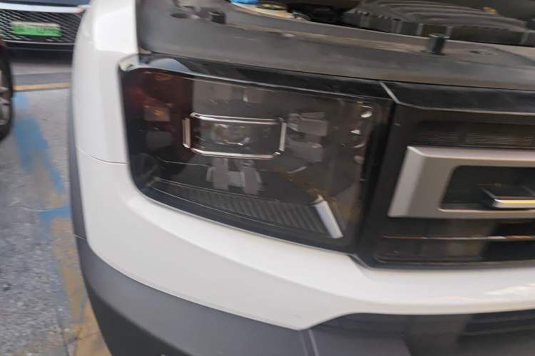 Used JETOUR Freelander 2025 2.0TD Automatic XWD Conqueror Right Front Headlight