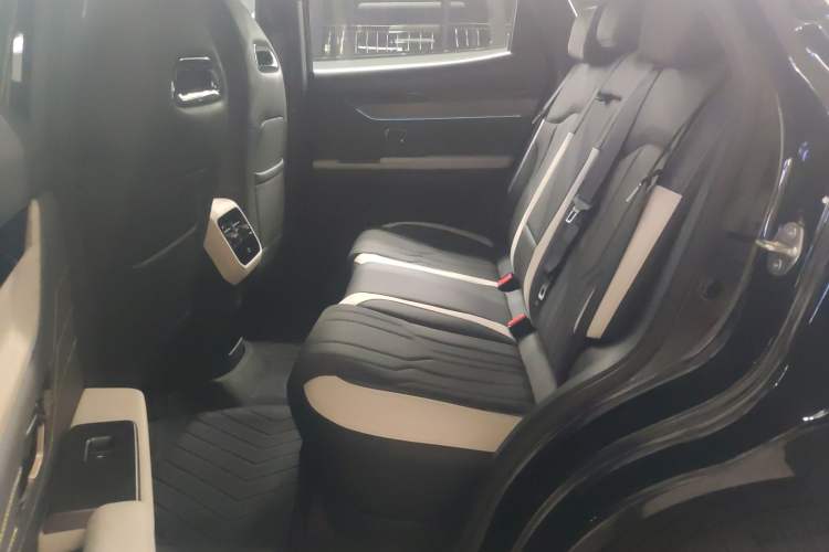 Used JETOUR Shanhai L6 2024 1.5TD DHT ULTRA Interior 1