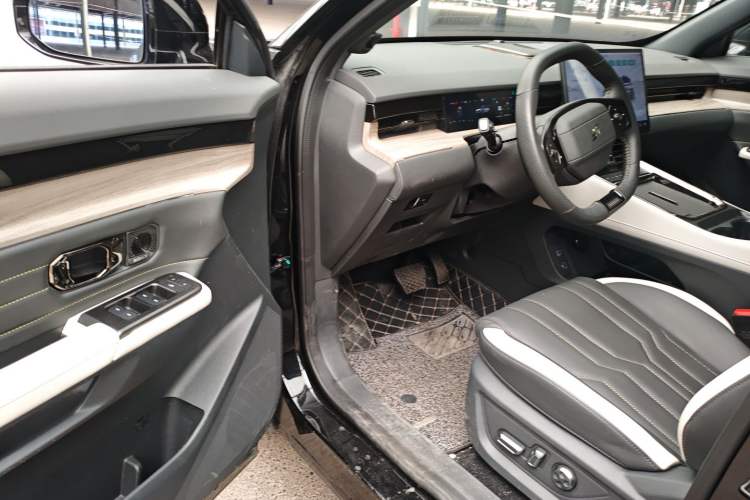 Used JETOUR Shanhai L6 2024 1.5TD DHT ULTRA Interior 3