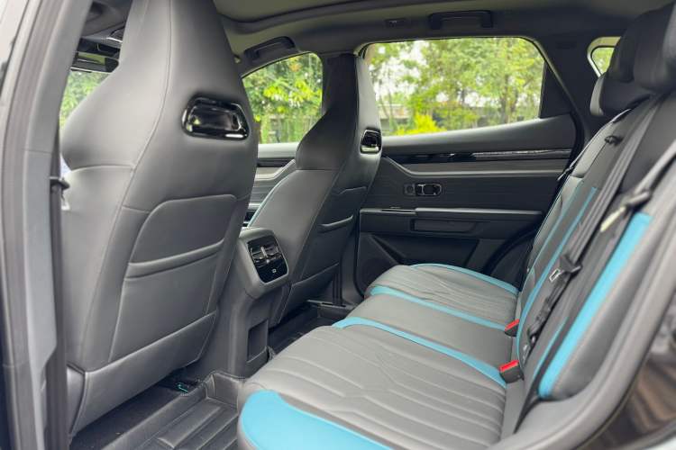 Used JETOUR Shanhai L6 2024 1.5TD DHT ULTRA Interior 4