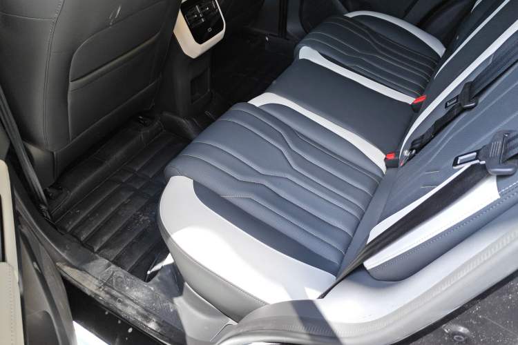 Used JETOUR Shanhai L6 2024 1.5TD DHT MAX Interior 4