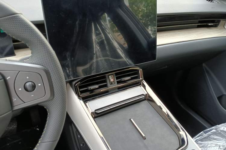 Used JETOUR Shanhai L6 2024 1.5TD DHT ULTRA Interior 5