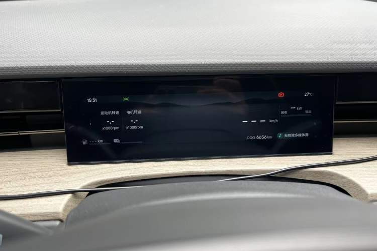 Used JETOUR Shanhai L6 2024 1.5TD DHT MAX Odometer Close Up