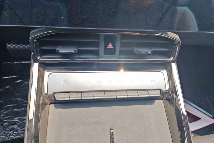 Used JETOUR Shanhai L6 2024 1.5TD DHT ULTRA Audio And AC Panel