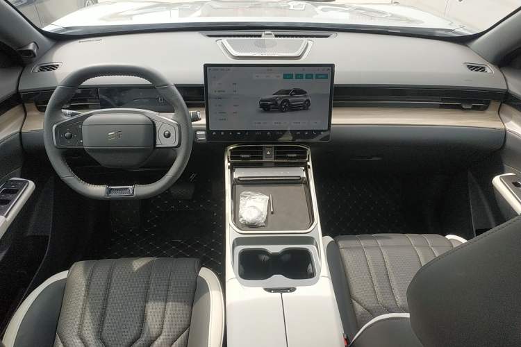 Used JETOUR Shanhai L6 2024 1.5TD DHT ULTRA Interior 2