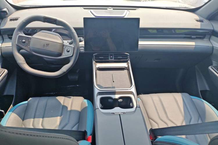Used JETOUR Shanhai L6 2024 1.5TD DHT ULTRA Interior 3