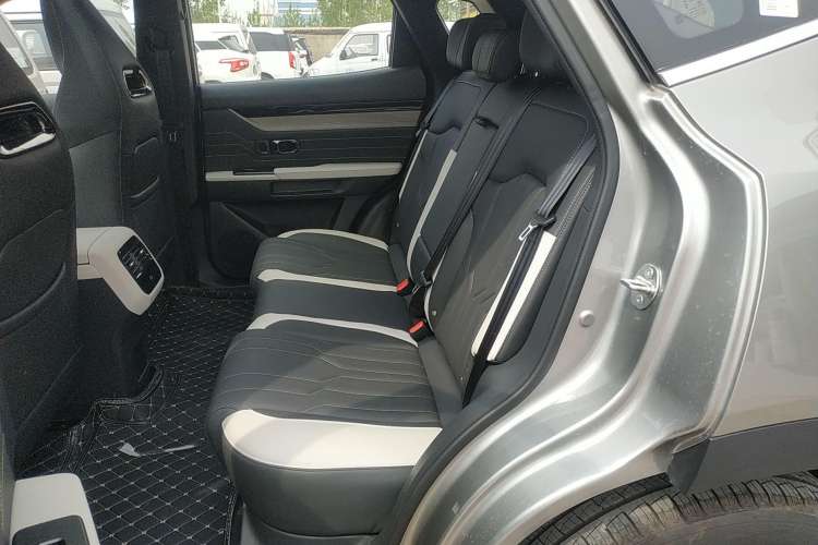 Used JETOUR Shanhai L6 2024 1.5TD DHT ULTRA Interior 4