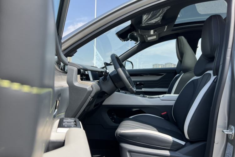 Used JETOUR Shanhai L6 2024 1.5TD DHT ULTRA Interior 5