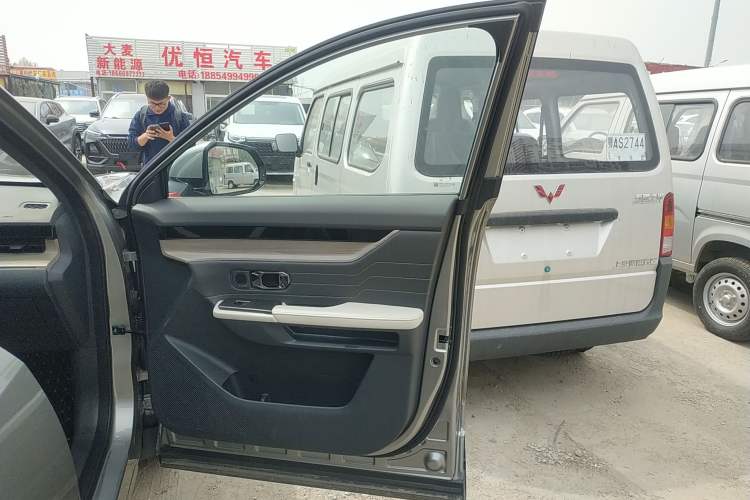 Used JETOUR Shanhai L6 2024 1.5TD DHT ULTRA Interior 5