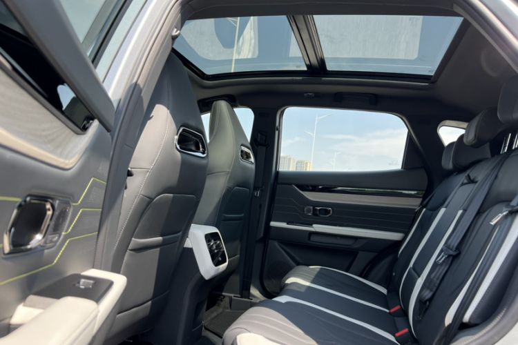 Used JETOUR Shanhai L6 2024 1.5TD DHT ULTRA Interior 6