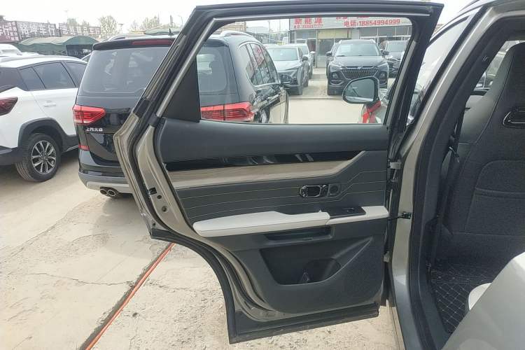 Used JETOUR Shanhai L6 2024 1.5TD DHT ULTRA Interior 8