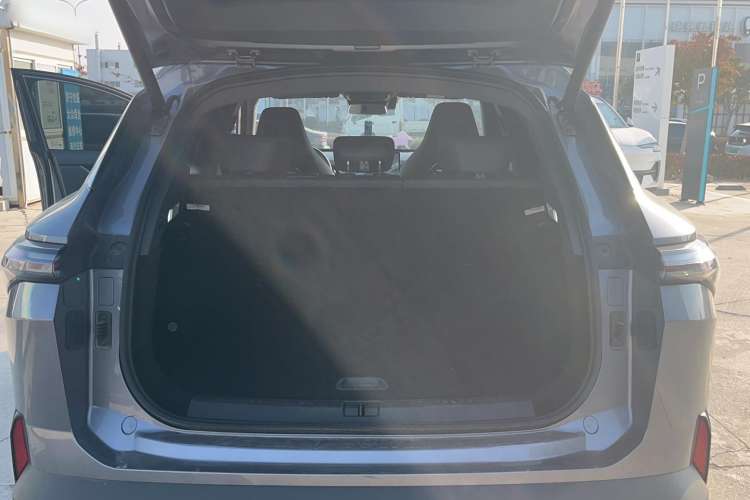 Used JETOUR Shanhai L6 2024 1.5TD DHT ULTRA Trunk