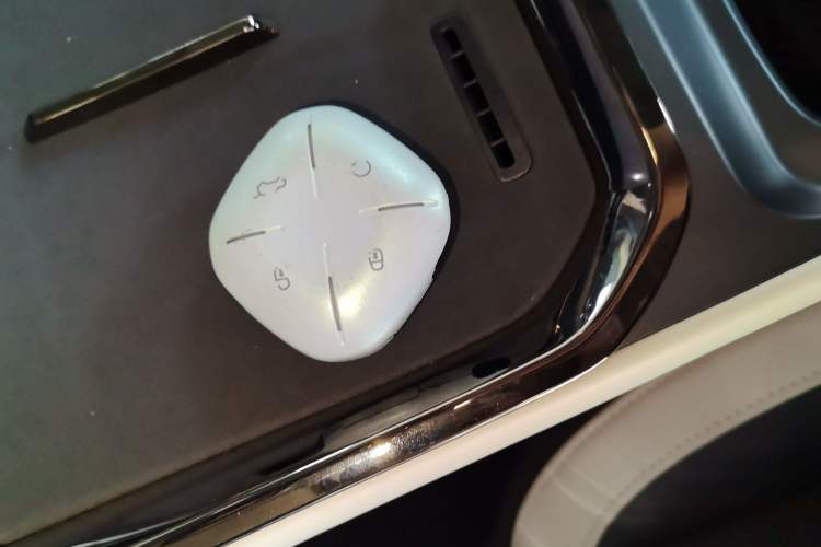 Used JETOUR Shanhai L6 2024 1.5TD DHT ULTRA Interior 1