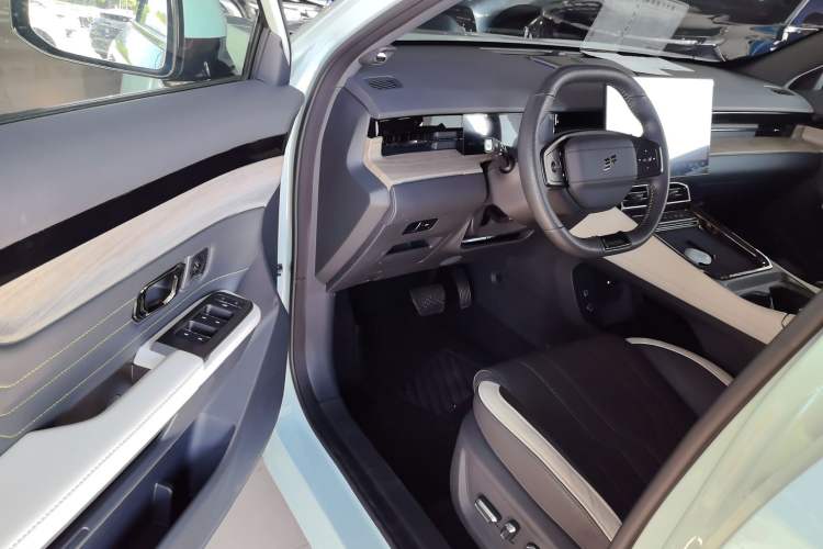 Used JETOUR Shanhai L6 2024 1.5TD DHT ULTRA Interior 3