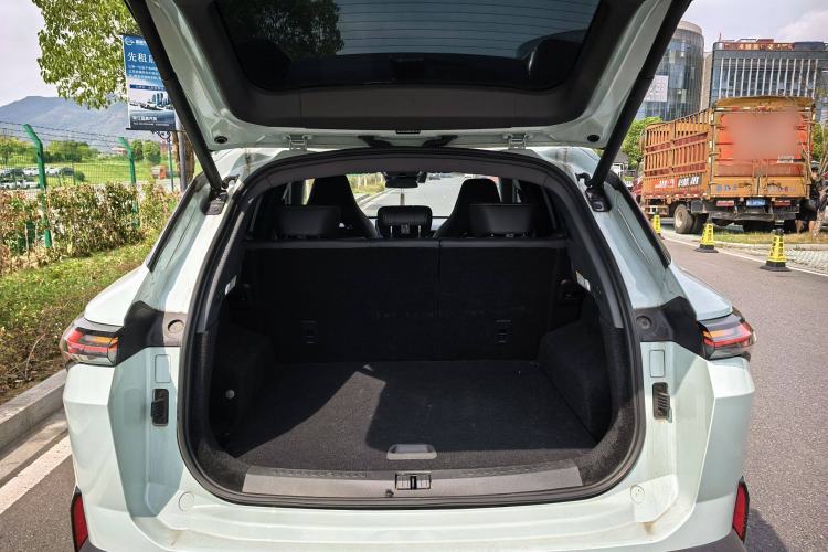 Used JETOUR Shanhai L6 2024 1.5TD DHT MAX Interior 3