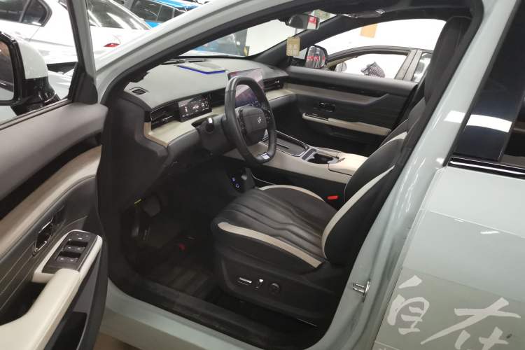 Used JETOUR Shanhai L6 2024 1.5TD DHT MAX Interior 3