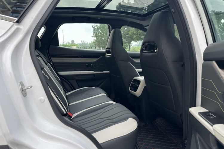 Used JETOUR Shanhai L6 2024 1.5TD DHT ULTRA Interior 2