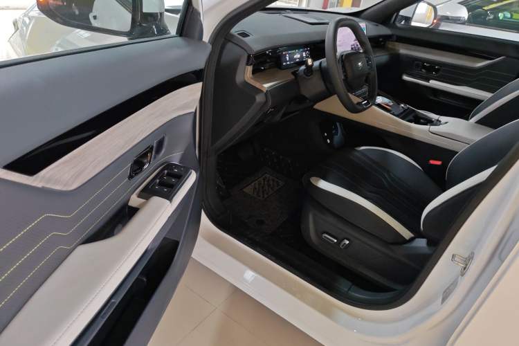 Used JETOUR Shanhai L6 2024 1.5TD DHT MAX Interior 3