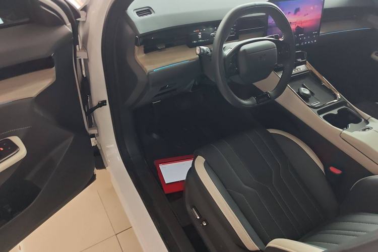Used JETOUR Shanhai L6 2024 1.5TD DHT MAX Interior 3