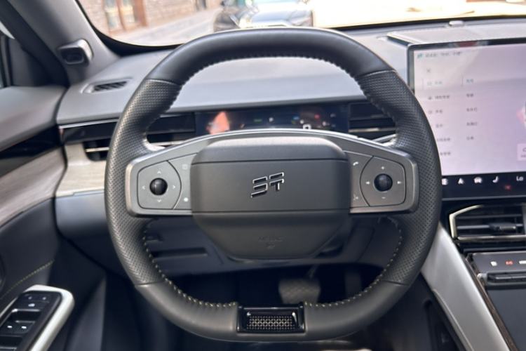Used JETOUR Shanhai L6 2024 1.5TD DHT ULTRA Interior 4