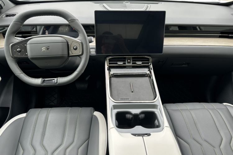 Used JETOUR Shanhai L6 2024 1.5TD DHT ULTRA Interior 4