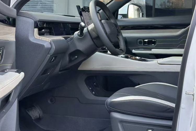 Used JETOUR Shanhai L6 2024 1.5TD DHT MAX Interior 5