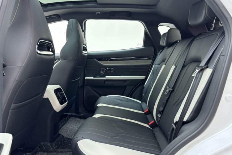 Used JETOUR Shanhai L6 2024 1.5TD DHT MAX Interior 6
