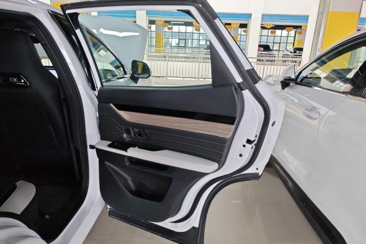 Used JETOUR Shanhai L6 2024 1.5TD DHT MAX Interior 6
