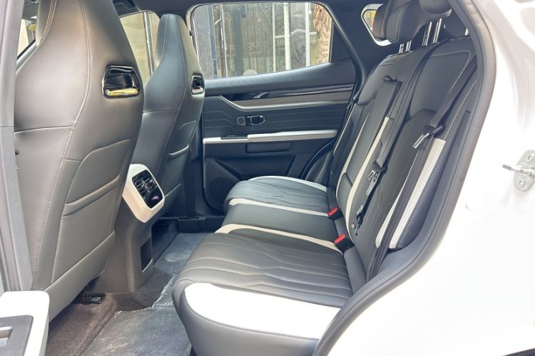 Used JETOUR Shanhai L6 2024 1.5TD DHT ULTRA Interior 8