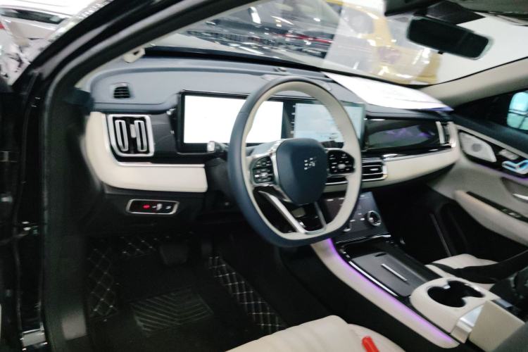 Used JETOUR Shanhai L7 2024 1.5T 120km ULTRA 7-Seater Interior 2