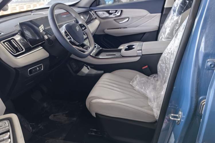 Used JETOUR Shanhai L7 2025 Model 1.5T 120km Enjoyment 7-seater Interior 5