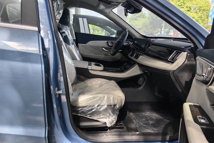 Used JETOUR Shanhai L7 2025 Model 1.5T 120km Enjoyment 7-seater Interior 6