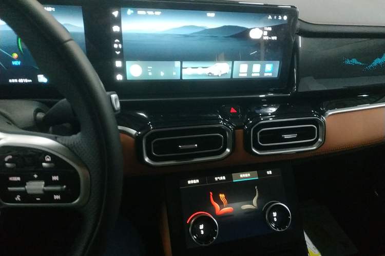 Used JETOUR Shanhai L7 2024 1.5T 120km ULTRA 7-Seater Audio And AC Panel